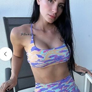noire Blanc Multicolor Strappy Sports Bra